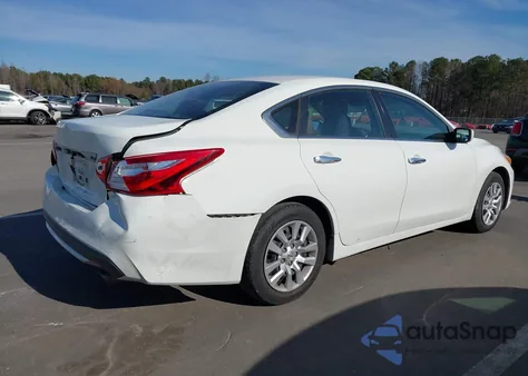 2016 Nissan Altima 2.5/2.5 S/2.5 Sl/2.5 Sr/2.5 Sv z USA, uszkodzony, nr VIN 1N4AL3AP1GN337188